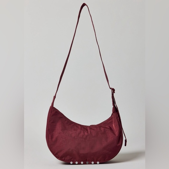 NWT BAGGU Lucky 8 Embroidered 8 Ball Medium Nylon Crescent Bag Wine Mahogany - Picture 10 of 16